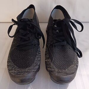Men's Size 9.5 Black & Gray Nike Vapormax Athletic Shoes